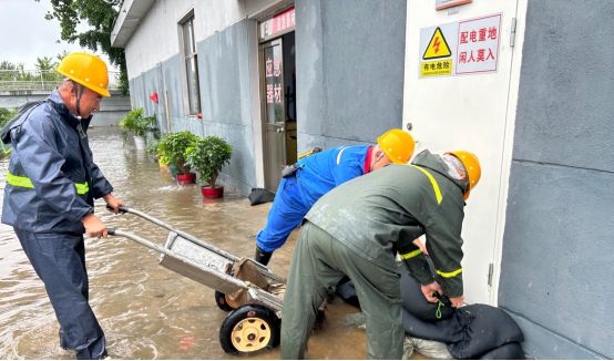 防洪保供｜多地启动应急响应 中国石化山东石油筑牢“防汛墙”(图3)
