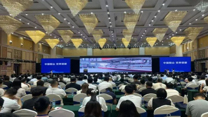 当好引领全国菱镁行业实现高质量发展“排头兵”“主力军”——2024年度菱镁产业高质量发展大会隆重开幕(图1) 当好引领全国菱镁行业实现高质量发展“排头兵”“主力军”——2024年度菱镁产业高质量发展大会隆重开幕(图1)